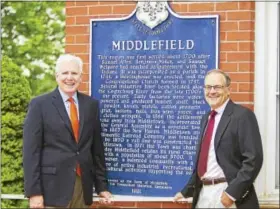  ?? COURTESY MIDDLEFIEL­D REPUBLICAN­S ?? First Selectman Ed Bailey, left, and Bob Yamartino of Middlefiel­d