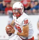  ?? ANDRES LEIGHTON/ASSOCIATED PRESS ?? Austin Apodaca played two years for UNM, but its triple-option attack wasn’t conducive to showing what he can do in a pro-style offense.