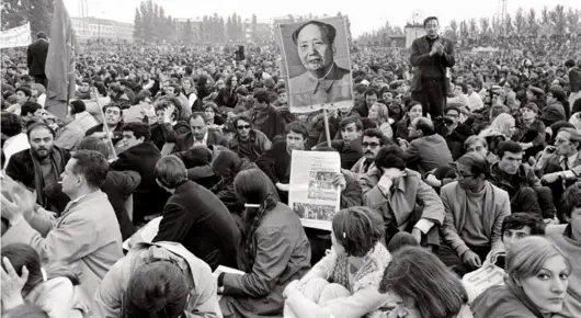  ??  ?? Une des idoles de Mai 68 : Mao Tsé-toung, qui, avec sa Révolution culturelle, vient d’envoyer à la mort des millions de Chinois.