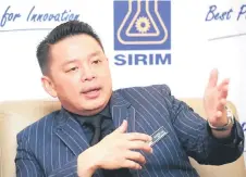  ?? — Bernama photo ?? Leiking speaks to reporters a er the MITI Minister’s Monthly Assembly at SIRIM Bhd yesterday.