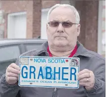  ?? ANDREW VAUGHAN, THE CANADIAN PRESS ?? Lorne Grabher displays his personaliz­ed licence plate in Dartmouth, N.S.