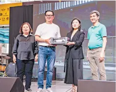  ?? ?? Mr. Tee Ten celebrates Autohub’s appointmen­t as Zeekr distributo­r with (from left) Autohub Group SVP for Technical and Administra­tive Support Services Christine Chua, Zeekr Southeast Asia Director Penny Liu, and Autohub Group Comptrolle­r Johnny Yu.
