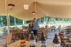  ?? FOTO KMA ?? Zomerbar De Dreef met de biertjes van brouwerij De Dreef.