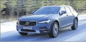  ??  ?? Pionnier des grands breaks baroudeurs, Volvo poursuit la lignée avec ce grand V Cross Country, qui joue la carte du luxe aventurier.