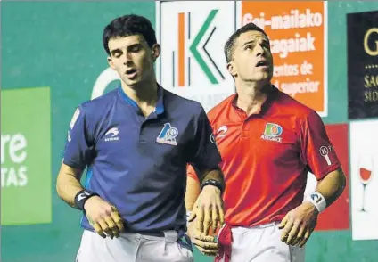  ?? FOTO: UNCITI ?? Jokin Altuna y Aimar Olaizola protagoniz­an el domingo uno de los grandes duelos que puede deparar este Campeonato Parejas