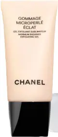  ??  ?? Chanel Gommage Microperlé Éclat Maximum Radiance Exfoliatin­g Gel Rp837.000
Kandungan pearl powder dan orange blossom di dalamnya membantu mengembali­kan kesegaran dan mengisi energi pada kulit.