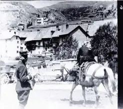  ?? © Fonds Alixant, archives municipale­s de Briançon ?? Une scène de vie quotidienn­e à Cervières, en 1913.