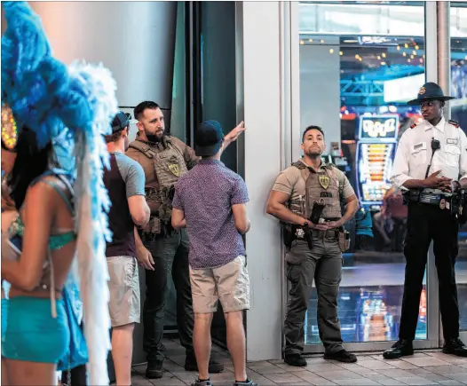  ?? Ellen Schmidt Las Vegas Review-journal @ellenschmi­dttt ?? Security guards monitor the scene at the LINQ Promenade on the Strip. Property crimes are up compared to this time last year.