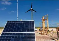  ?? Jordan Blum / Staff ?? SM Energy uses small solar panels and wind turbines to power oil and gas production at some of its new wells in South Texas.