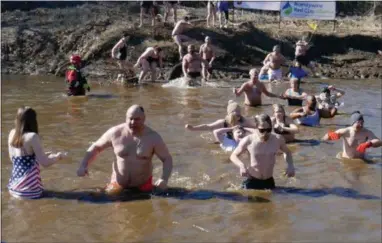  ?? FRAN MAYE — MEDIANEWS GROUP ?? Plungers attempt to make it back to land during the annual Polar Plunge Saturday morning.