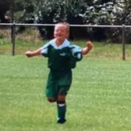  ?? FOTO RR ?? Een piepjonge Hans in het groen-witte shirt van Lommel SK.