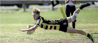  ?? DAVID UNWIN/STUFF ?? Left:
Drew Wild diving over the try line in a 2019 game.
