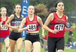  ?? Picture: Barry Goodwin (56697242) ?? Natalia Austin (No.471) heads team-mate Abigail Royden (No.481) in the under-17 women’s 1,500m final for Medway & Maidstone