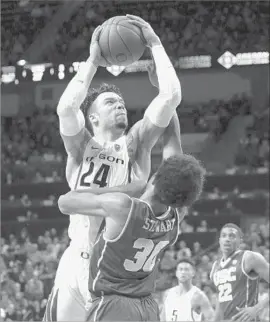  ?? Chris Pietsch Associated Press ?? OREGON FORWARD Dillon Brooks, shooting over USC guard Elijah Stewart, scored 28 points and made nine of 10 shots, four of four from three-point range.