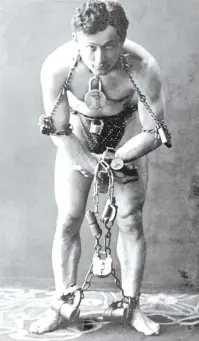  ?? (Library of Congress) ?? HARRY HOUDINI in chains.