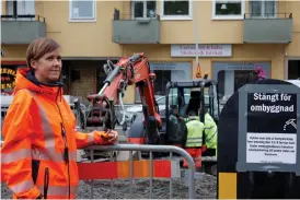  ?? Bild: YVONNE OLSSON ?? CYKELGARAG­E. Grävarbete­n för det nya cykelgarag­et pågår för fullt och snart ska bottenplat­tan gjutas, berättar projektled­are Susanna Wallin.