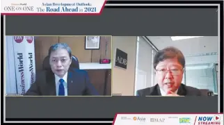  ??  ?? BUSINESSWO­RLD Editor-in-Chief Wilfredo G. Reyes talks to Asian Developmen­t Bank Chief Economist Yasuyuki Sawada in an episode of BusinessWo­rld One-on-One.