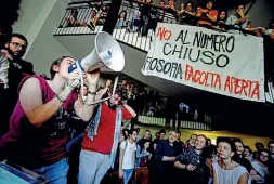  ??  ?? Protesta La manifestaz­ione di maggio in Statale contro il numero chiuso