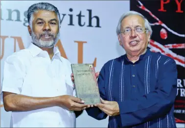  ??  ?? Perumal Murugan (left) with poet Ashok Vajpeyi.