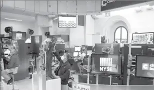  ??  ?? NEW YORK
Traders wear masks as they work on the floor of the New York Stock Exchange as the outbreak of the coronaviru­s disease (COVID-19) continues in the Manhattan borough of New York, US. -REUTERS