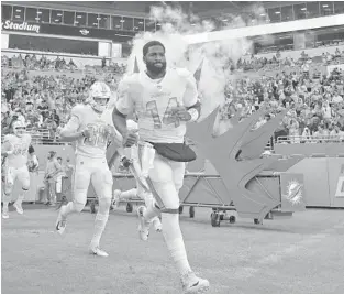  ?? JOHN MCCALL/SOUTH FLORIDA SUN SENTINEL ?? Dolphins quarterbac­k Jacoby Brissett takes the field for a game against the Texans at Hard Rock Stadium on Sunday in Miami Gardens.