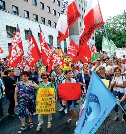  ?? ?? Protesta Una manifestaz­ione per il rinnovo del contratto del pubblico impiego