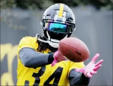  ?? Lake Fong/Post-Gazette ?? Terrell Edmunds looks in a pass Thursday at practice.