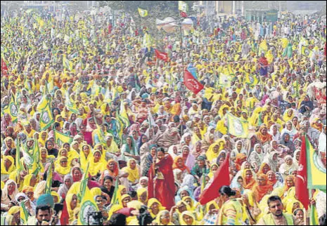  ?? SANJEEV KUMAR/HT ?? Farmers and farm labourers during a rally in the Barnala on Sunday.