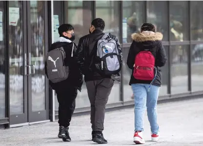  ?? SUN-TIMES FILES ?? Students walk outside Roberto Clemente Community Academy in January 2022 in the Ukrainian Village neighborho­od.