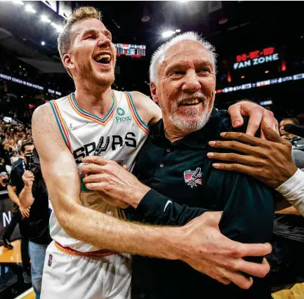  ?? William Luther / Staff photograph­er ?? Jakob Poeltl hugs Gregg Popovich after Popovich’s 1,336th regular-season coaching win on March 11 vs. the Jazz set the NBA record.