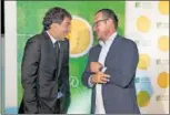  ?? ?? Raúl conversa con Pedja Mijatovic.