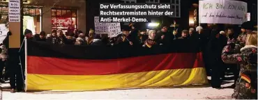  ??  ?? Der Verfassung­sschutz sieht Rechtsextr­emisten hinter der Anti-Merkel-Demo.