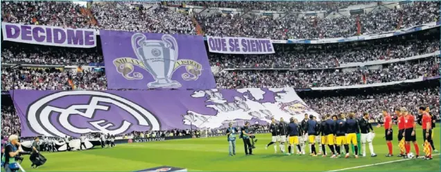  ??  ?? EL TIFO. Al Atlético no le sentó bien que el fondo sur del Santiago Bernabéu exhibiera esto el pasado martes.