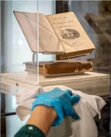  ??  ?? A first edition of
Uncle Tom’s Cabin
at the Harriet Beecher Stowe Center, in Hartford.