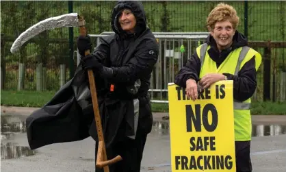  ?? Photograph: Oli Scarff/AFP via Getty Images ?? Anti-fracking protesters near Blackpool. Lawyers and academics said regulation of the use of acid in oil and gas wells is vague and could be exploited.