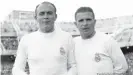 ??  ?? Alfredo Di Stefano (izq.) y Ferenc Puskas en los años 60.
