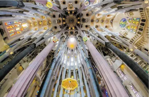  ?? BILD: SN/WILLIAM87 STOCK.ADOBE.COM ?? Blick ins Gewölbe der Kirche Sagrada Família in Barcelona.