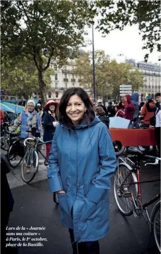  ??  ?? Lors de la « Journée sans ma voiture » à Paris, le 1er octobre, place de la Bastille.