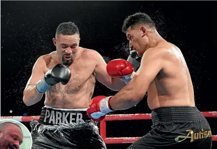  ?? PHOTOSPORT ?? Joseph Parker, left, didn’t have things all his own when beating Junior Fa on Saturday night but already he is keen to get in the ring against British heavyweigh­t Dereck Chisora, inset.