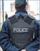  ??  ?? Policiers et gendarmes ont encore pas mal de sources d’insatisfac­tion.