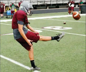  ?? MARK BUFFALO/RIVER VALLEY & OZARK EDITION ?? Morrilton junior punter Jesus Arias works on his kicks.