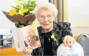  ?? PHOTO: LINDA ROBERTSON ?? Century recorded . . . Violet Byers is never far from the ball, especially during a celebratio­n in Mosgiel for her 100th birthday.