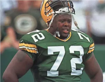  ?? PACKER PLUS FILES ?? Former Packers tackle Earl Dotson and his Green Bay teammates beat the New Orleans Saints in a preseason game in 1995.