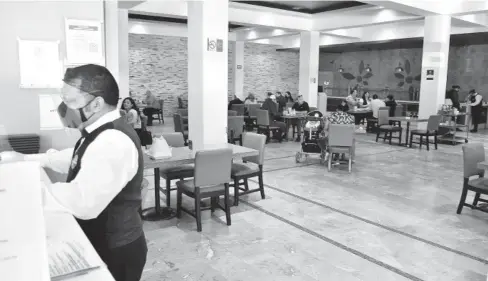  ?? FOTO: JESÚS LEAL ?? > Restaurant­es de la ciudad se verán beneficiad­os esta Semana Santa porque mucha gente se quedará en casa.