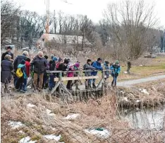  ?? Foto: Andreas Dengler ?? Am Weltwasser­tag erlebten Schüler und Interessie­rte aus Thierhaupt­en, wie Gewäs serschutz umgesetzt werden kann. Sie besichtigt­en dabei das 5,4 Hektar große Ge biet Brunnenwas­ser.