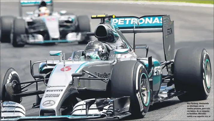  ?? FOTO: AP ?? Nico Rosberg, dominando en Interlagos con la sombra perenne, pero esta vez lejana, de su compañero Hamilton. Mercedes volvió a ser superior