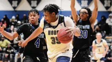  ?? Dave Phillips/For Hearst Connecticu­t Media ?? Hillhouse’s Jared Coleman, center, is defended by West Haven’s Jayce Perry (4) and Isaiah Jackson on Friday.