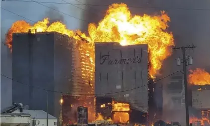  ?? Photograph: AP ?? A grain elevator burns in Denton, Montana, on 1 December. Unusually warm temperatur­es have helped spur late wildfires, with flames roaring across the prairies of Montana.