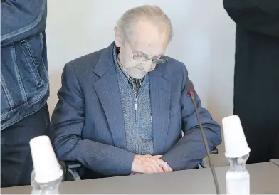  ?? BERND WUESTNECK / DPA VIA THE ASSOCIATED PRESS FILES ?? Hubert Zafke, a former SS medic at Auschwitz, sits in a courtroom in 2016. German authoritie­s are seeking to end the prosecutio­n of the 96-year-old Zafke, saying lengthy delays mean that he is now no longer fit for trial.