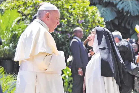  ??  ?? Francisco instó a las monjas carmelitas descalzas a que hablen “siempre y lo antes posible” cuando vean o escuchen “algo raro”.